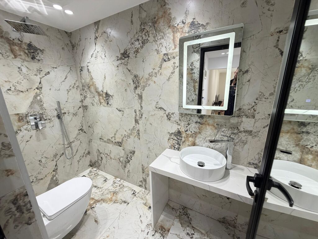🏡 Shitet Super Apartament 1+1  📍 Tek Shkolla e Baletit, përballë Urës së Tabakëve