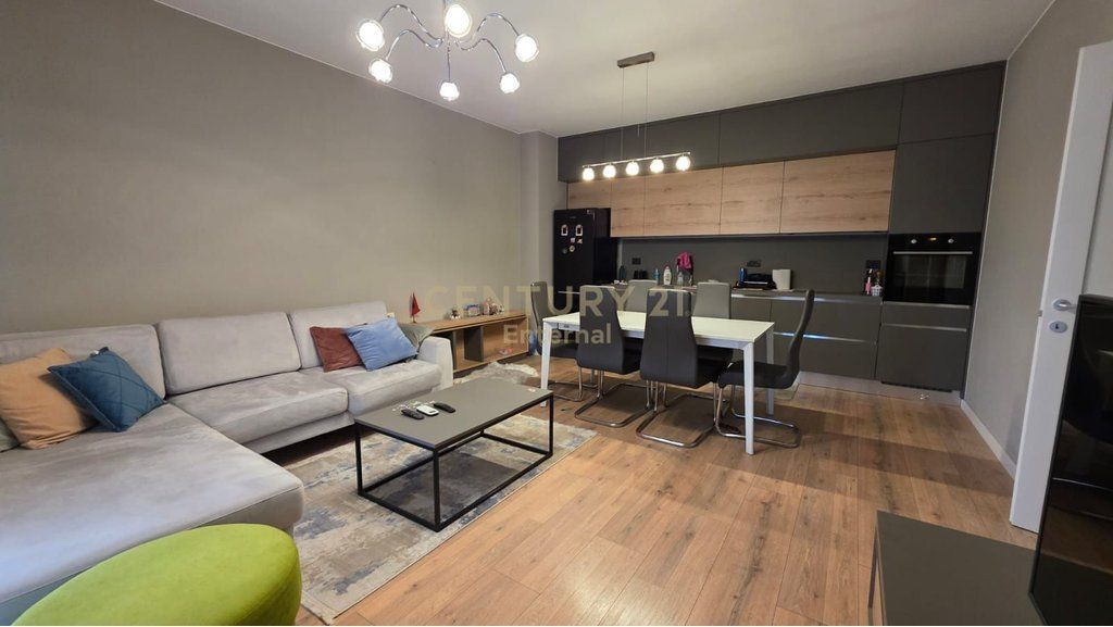 Apartament 2+1+2 tek Kompleksi 'Panorama' 287,000 €