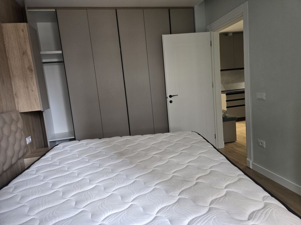 Apartament 1+1 per qira te Komuna e Parisit