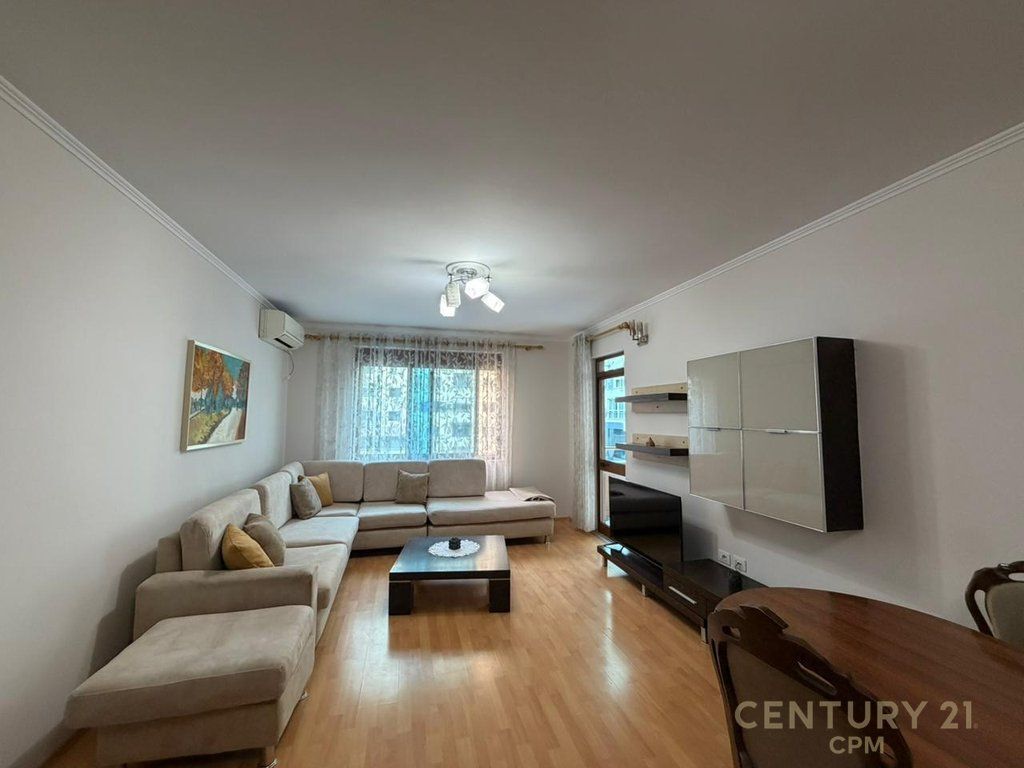 Apartament 3+1 per shitje tek Ish-Stacioni i Trenit