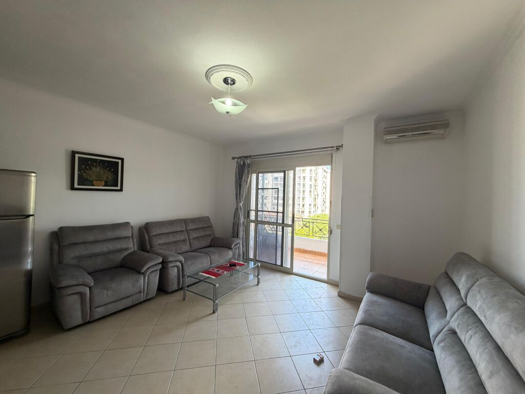 Shitet, Apartament 2+1+2 Tualete, Pranë Hotel Adriatik Plazh– Durrës.