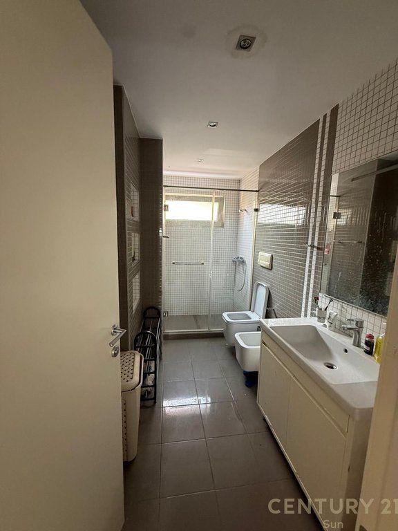Apartament 1+1 per shitje te Komuna e Parisit