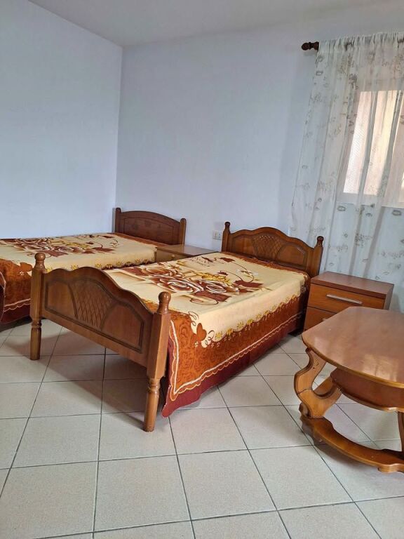 GARSIONERE 25000 LEKE.VILAT GJERMANE