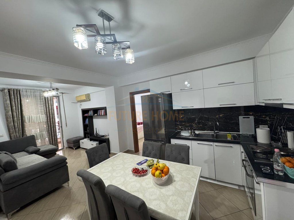 Shitet, Apartament 3+1+2, Unaza e Re,Tirane 185,000 €