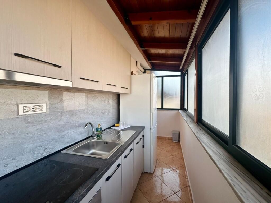 In affitto Apt 2+1+2, presso “Gjimnazi Partizani”, 800 €!