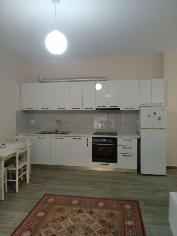 🏡 ME QIRA – APARTAMENT 1+1 | LUNGOMARE, VLORË 🌊