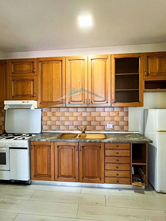 Shitet, Apartament 2+1, Rruga e Durrësit, Tiranë.