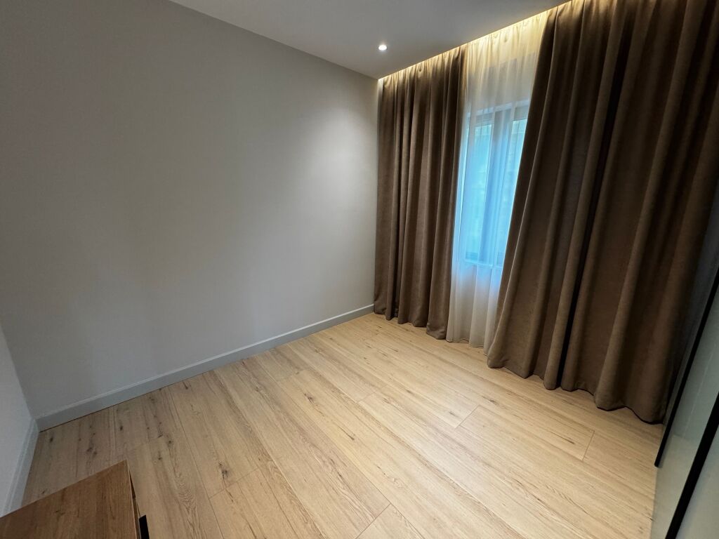Shitet apartament 2+1 te liqeni thate