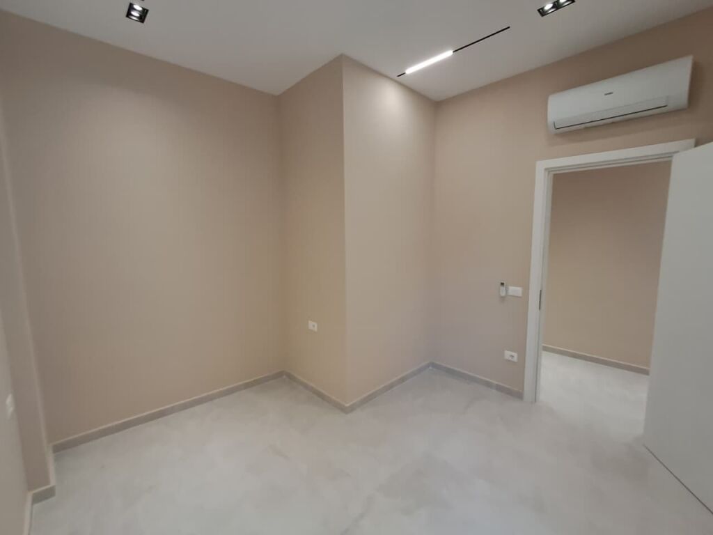 JEPET ME QIRA AMBJENT BIZNESI 129 M² NË DURRËS