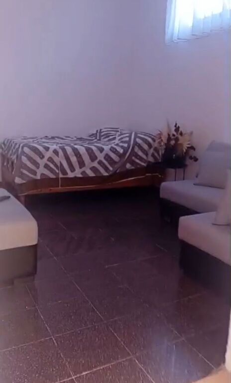 Jepet me qera garsoniere ne 5 Maji me vlere 300 Euro