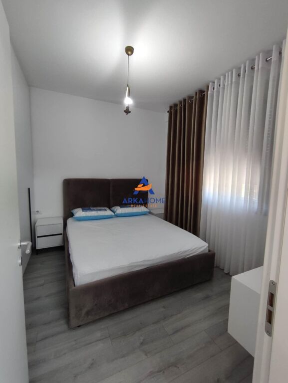 JEPET APARTAMENT 1+1 ME QERA "PRANË SPITALIT AMERIKAN 3" 500 EURO