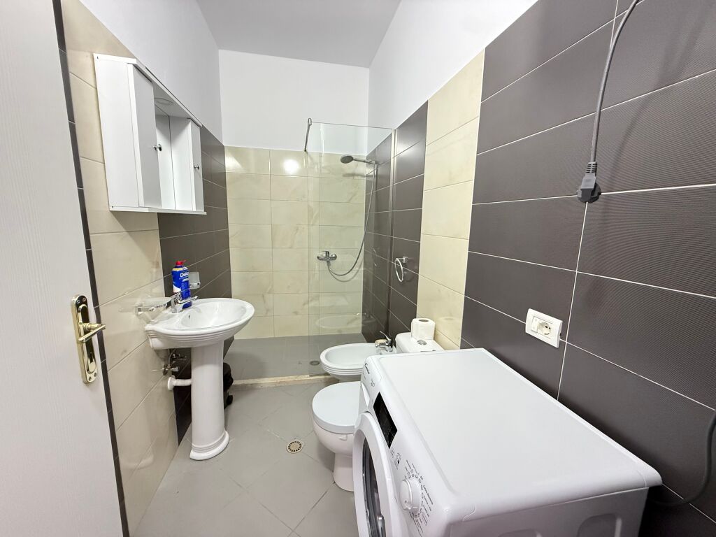 Qera afatgjate apartament 1+1 ne plazh iliria