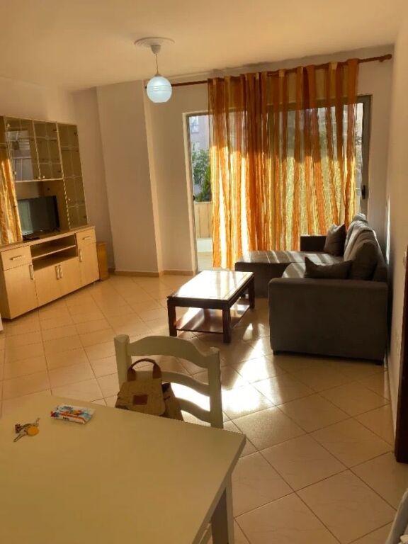 Apartameent 1+1 per qera Yzberisht !