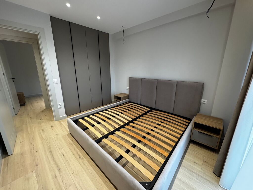 Shitet apartament 2+1 te liqeni thate