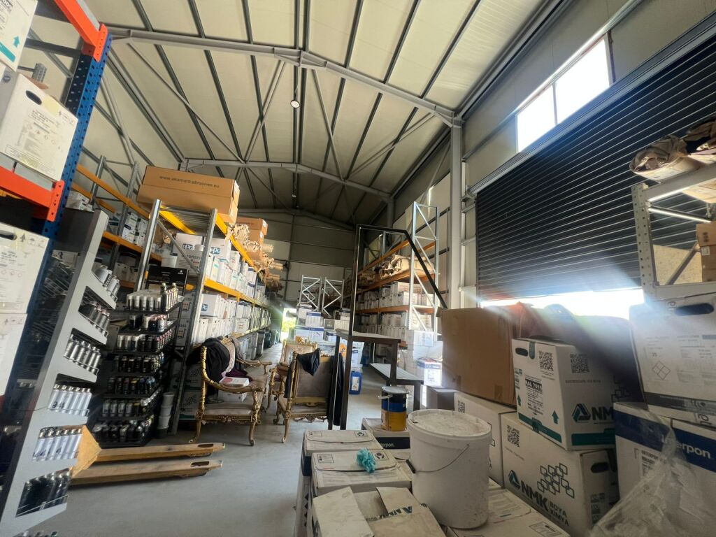 Jepet me qera Kapanon ne Rrugen dytesore Autostrada Tirane - Durres
