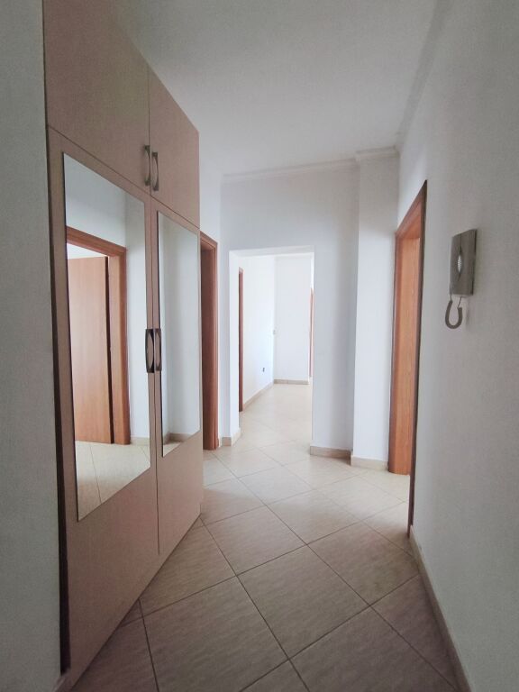 Apartament për Shitje 120 m² + Verandë 50 m² në Durrës, Stacioni i Trenit - Me Mobilim &amp; Garazh