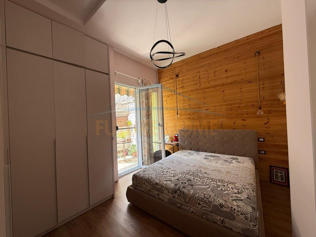 Shitet, Apartament 3+1+2, Fresk, Tiranë