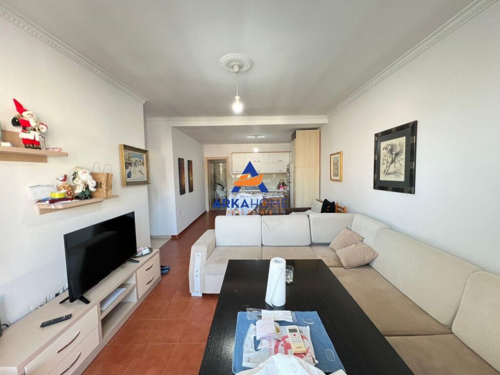 JEPET APARTAMENT ME QERA 1+1+BALLKON "VASIL SHANTO" 600 EURO