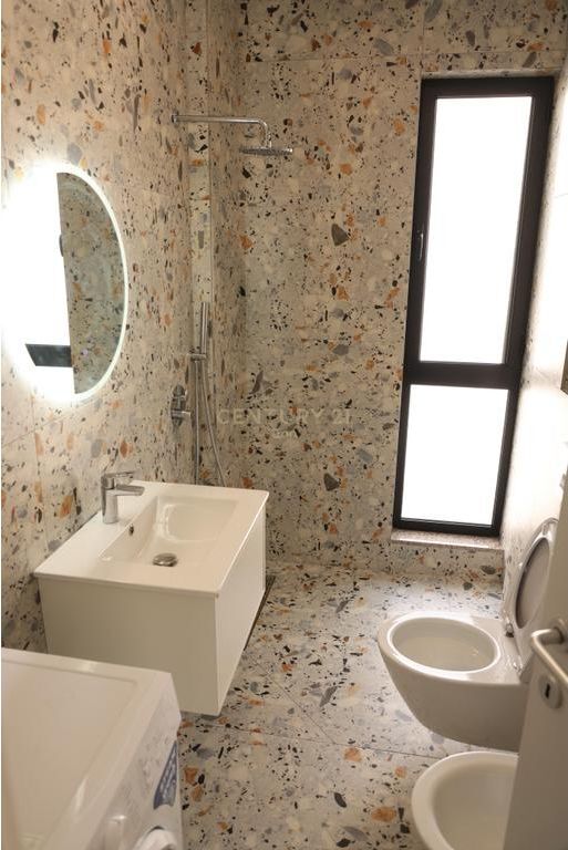 Apartament 1+1 për shitje në zonën e Malit të Robit !