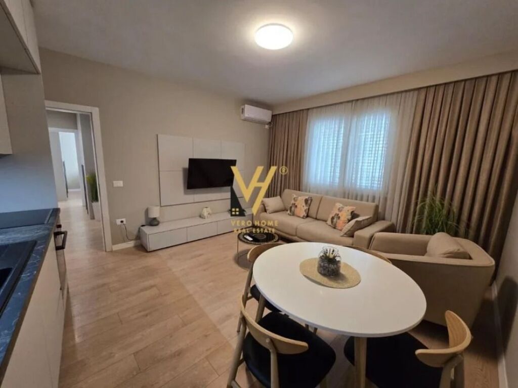 JEPET APARTAMENT 2+1+BLK ME QERA TE RRUGA E KAVAJES 850 EURO