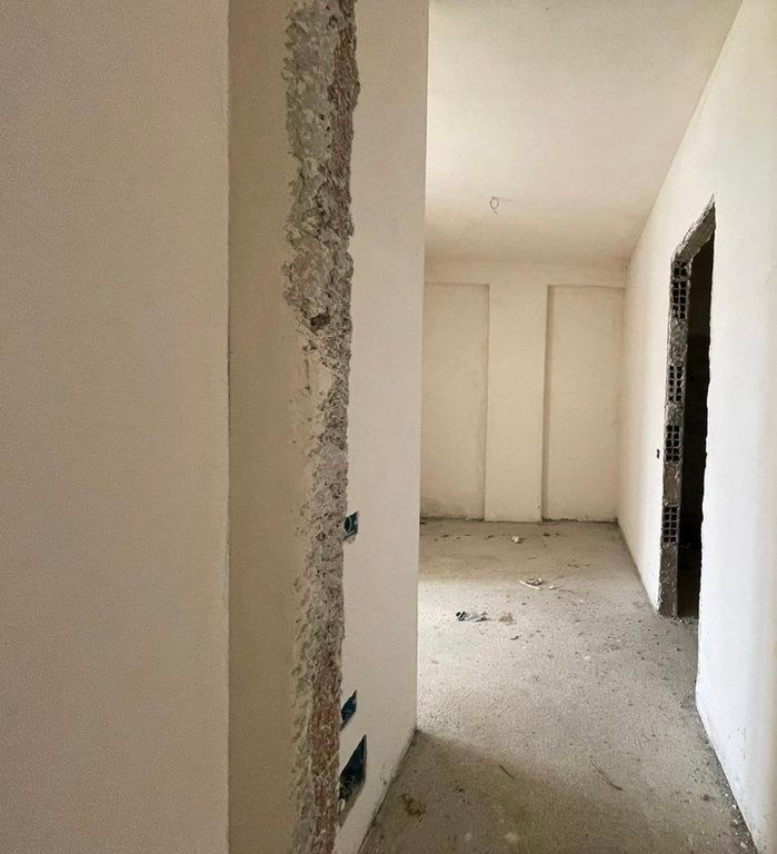 APPARTAMENTO 3+1+2 CON CORTILE IN VENDITA A LIQENI I FARKES 303,000 €
