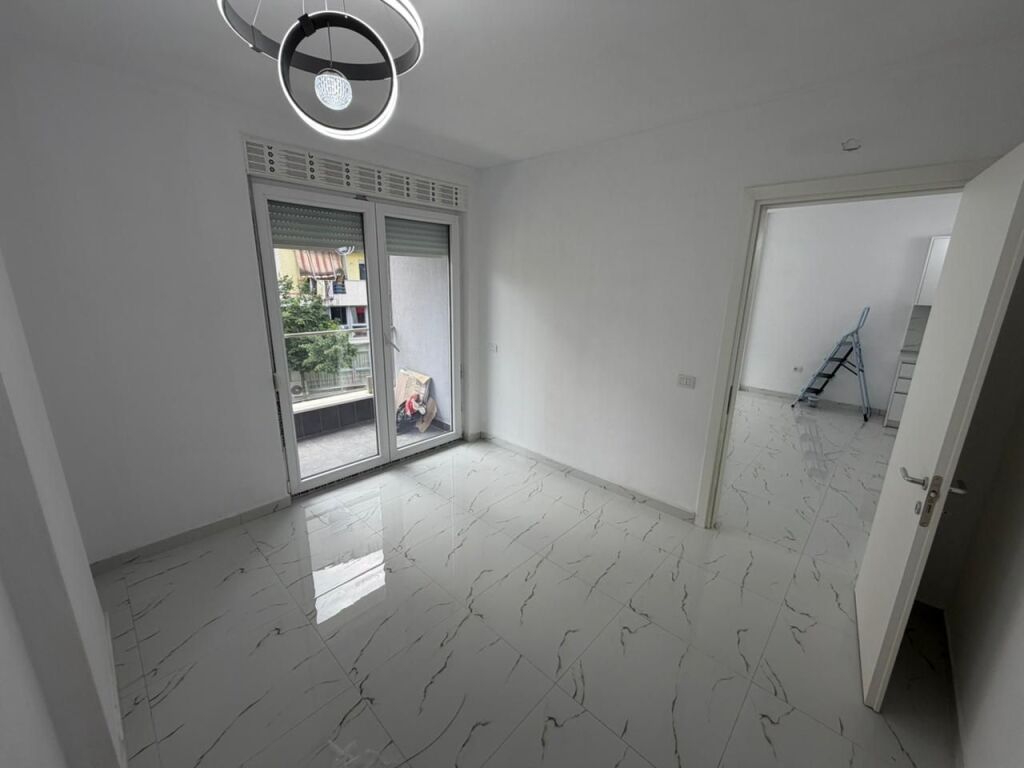 🏡✨ IN AFFITTO Appartamento 1+1 📍 Vicino all'Università “Beder”, in via “Jordan Misja”💰 Prezzo: 50.000 Lek / mese
