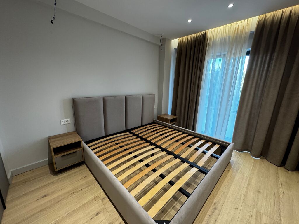 Shitet apartament 2+1 te liqeni thate