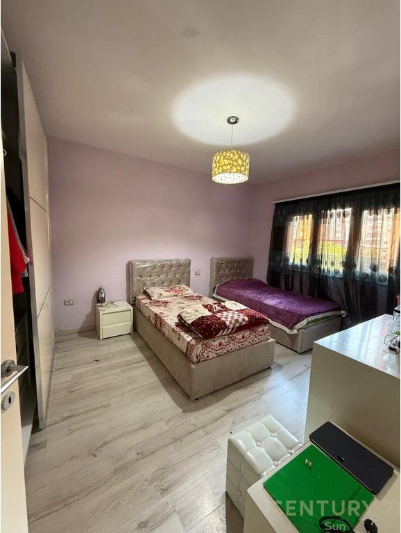 Apartament 1+1 per shitje te Komuna e Parisit