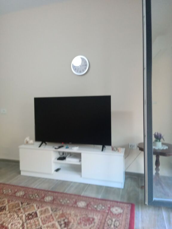 🏡 ME QIRA – APARTAMENT 1+1 | LUNGOMARE, VLORË 🌊