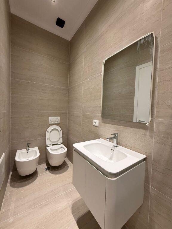 Jepet me qera ambient premium – ideal për zyra!