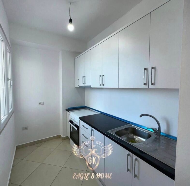 🏡 APARTAMENT ME QERA  • 3+1+2 me Ballkon 📍Stacioni Trenit ☎️  💰 Çmimi:  600€ neto ✅