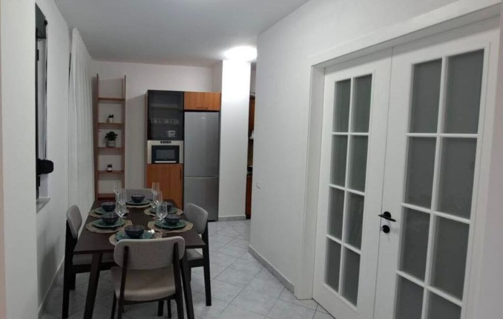 🏡 APARTAMENT ME QERA  • 2+1+2 ☎️  💰 Çmimi: 750 €neto ✅ 📍 Lokacioni: Lagja 1 Vollga