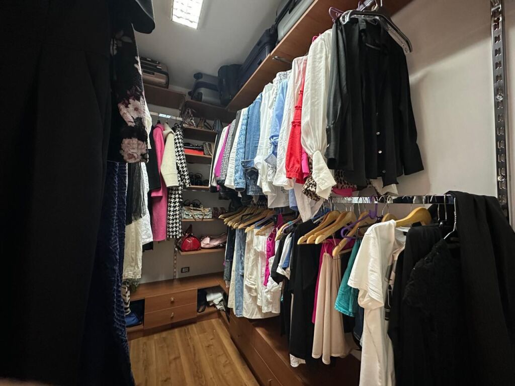 Jepet me qera apartament 3+1 ne Vasil Shanto