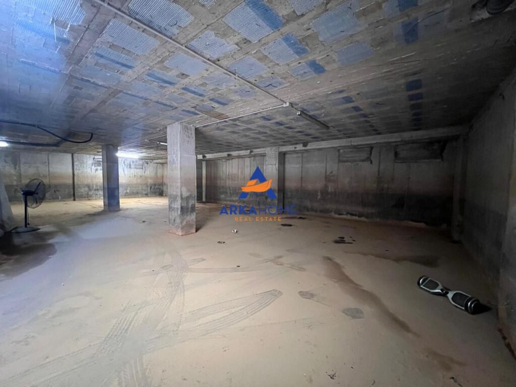 VENDESI 6 GARAGE 320M2 "QERRET" 200.000 EURO