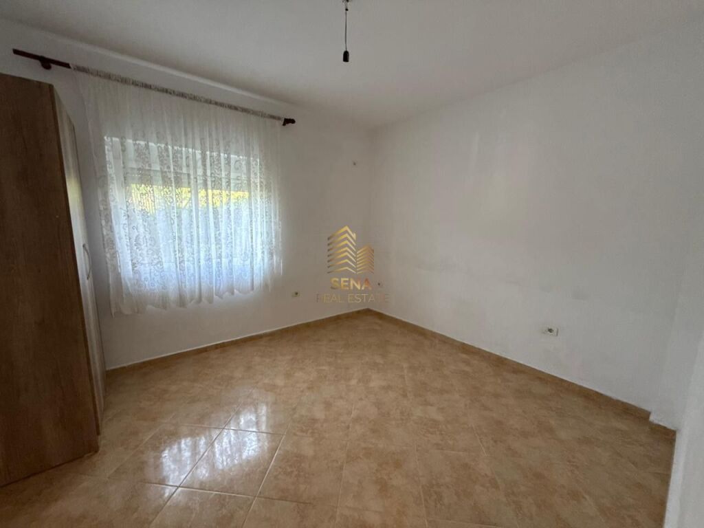 Rent, Apartment 2+1+balcony, Partially Furnished, Fresh, 30,000 Lek/month