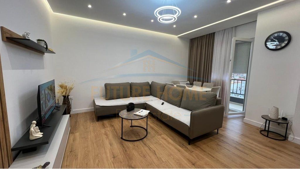 Jap Apartament me qera,  2+1+2, Rruga 5 Maji