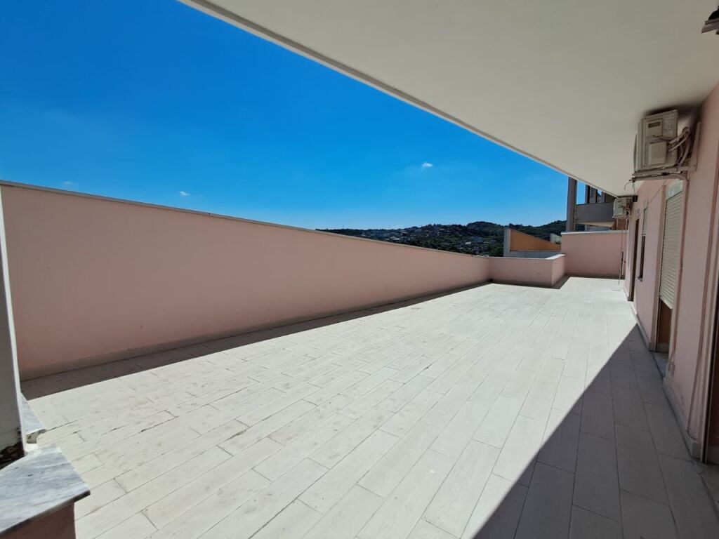 SHITET APARTAMENT 2+1 ME VERANDË 97 M² NË PLEPA