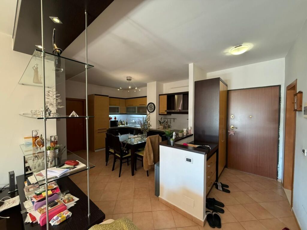 Apartament 2+1+2+2ballkone tek komuna e parisit