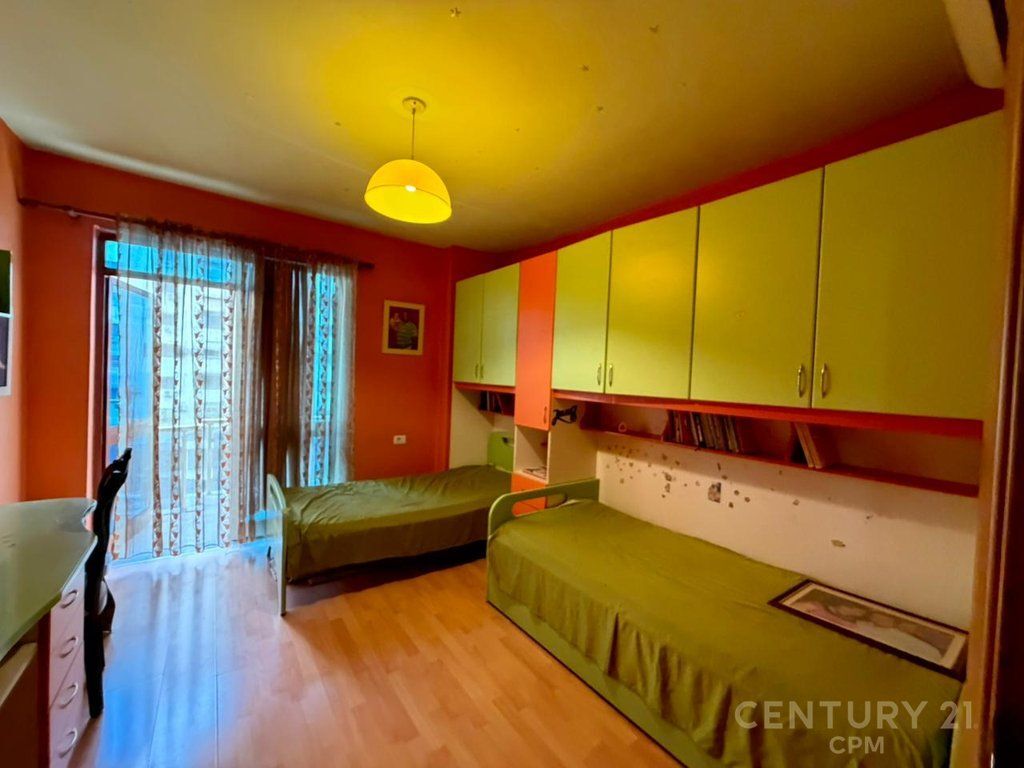 Apartament 3+1 per shitje tek Ish-Stacioni i Trenit