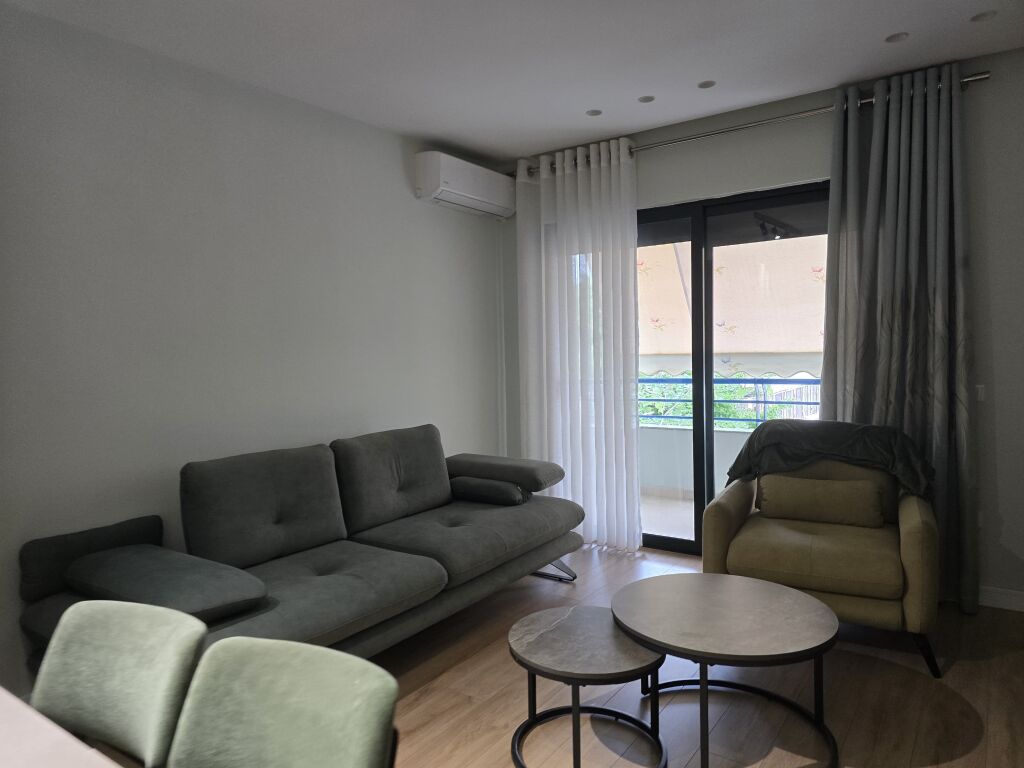 Apartament 1+1 per qira te Komuna e Parisit