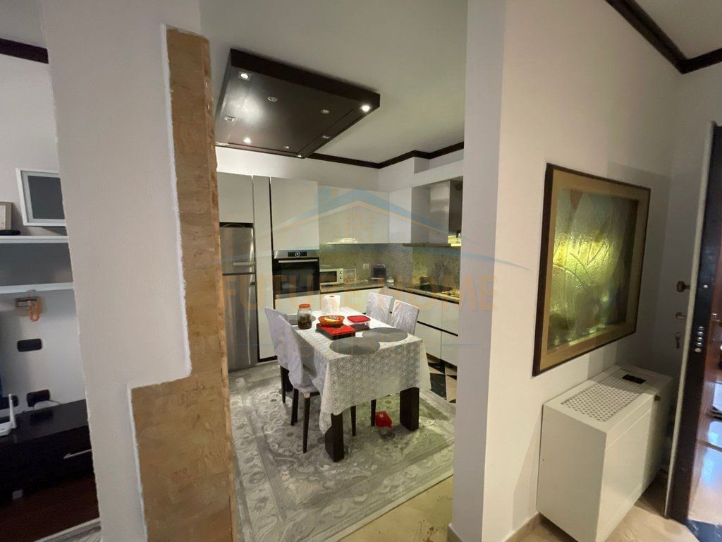 Shitet, Apartament 2+1+2, Kodra e Diellit, Tiranë.