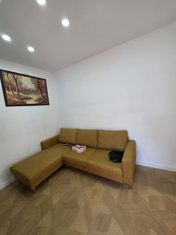 Siri Kodra Shitet Apartament 1+1 Konvertuar Ne 2+1