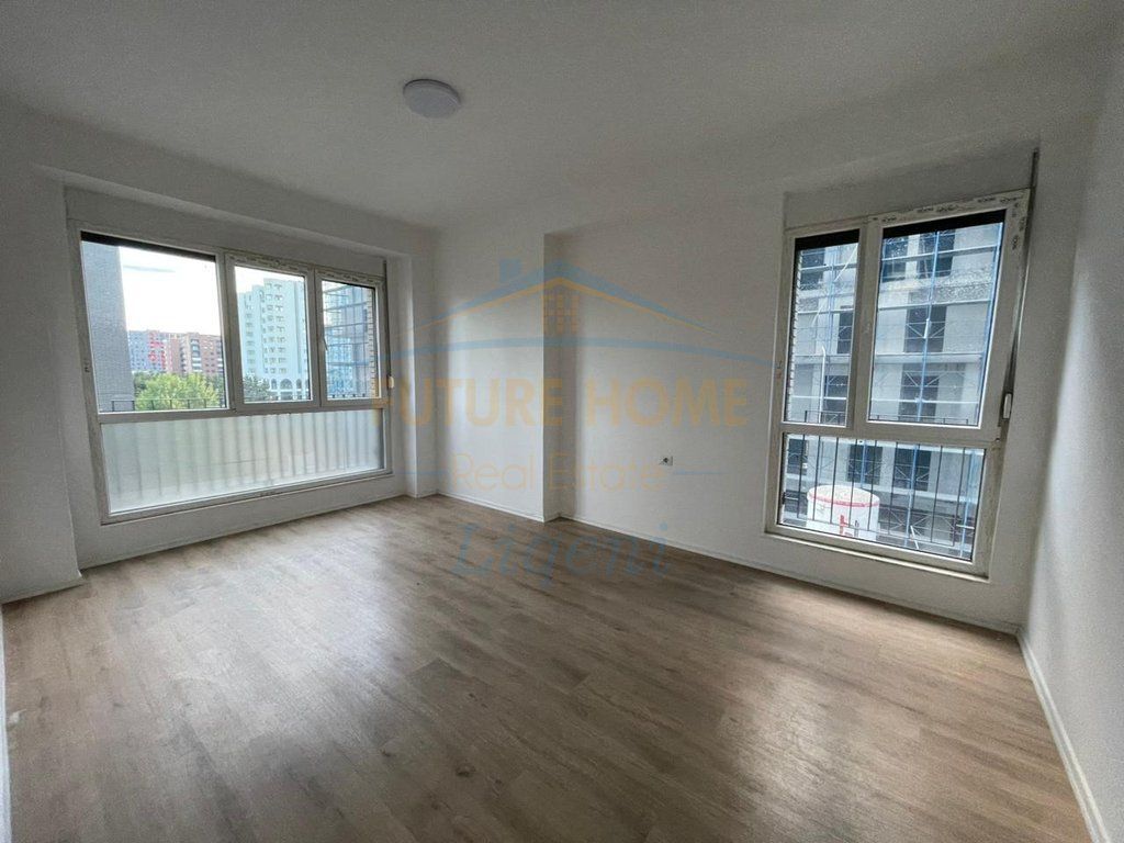 Shitet, Apartament 3+1+Post Parkimi, Fusha e Aviacionit.