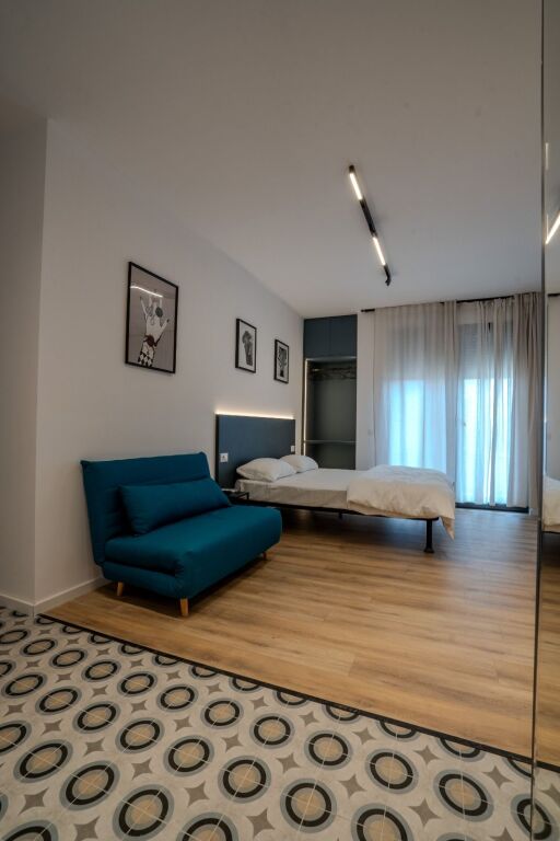 Shitet Apartament 1+1