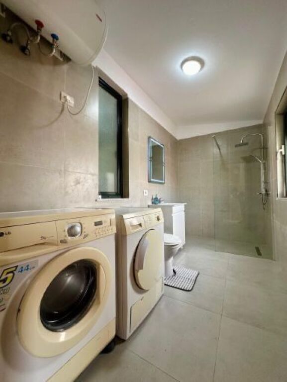 Apartament 2+1+2 per qira prane Gjimnazit Partizani