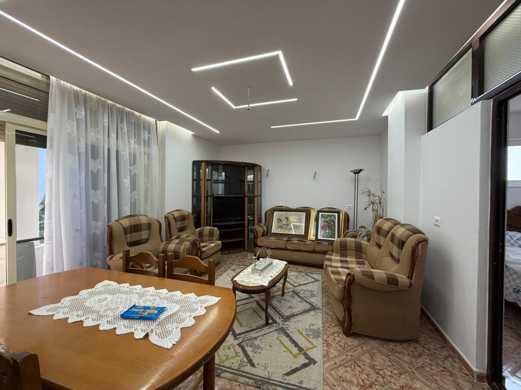 🏡 Jepet me qera apartament 2+1+2 pranë Gjykata e Durrësit