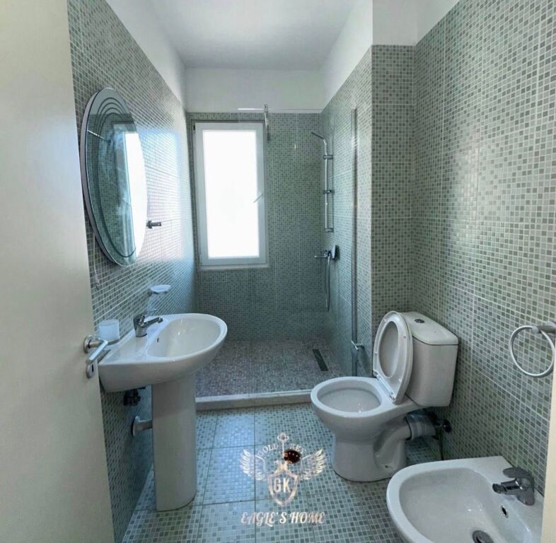 🏡 APARTAMENT ME QERA  • 3+1+2 me Ballkon 📍Stacioni Trenit ☎️  💰 Çmimi:  600€ neto ✅