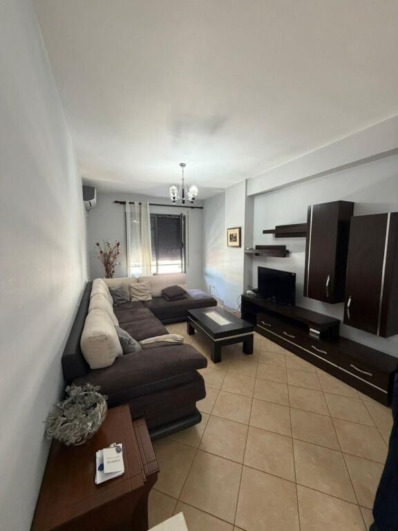 Rent, Apartment 2+1+ Storage, Paris Commune, Tirana. Empire69391