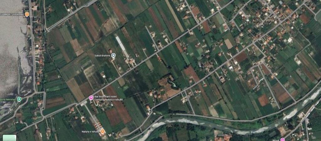 Shitet toke Ishull Shëngjin, Lezhë