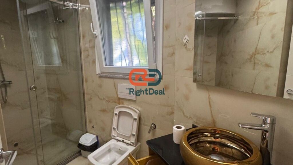 Tek Liqeni I Thate, Shitet Apartament 2+1 Ideal Per Banim!!!